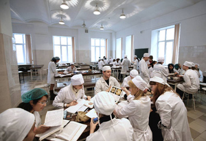 Путин поручил назначить выплаты студентам медвузов, помогающим в борьбе с коронавирусом