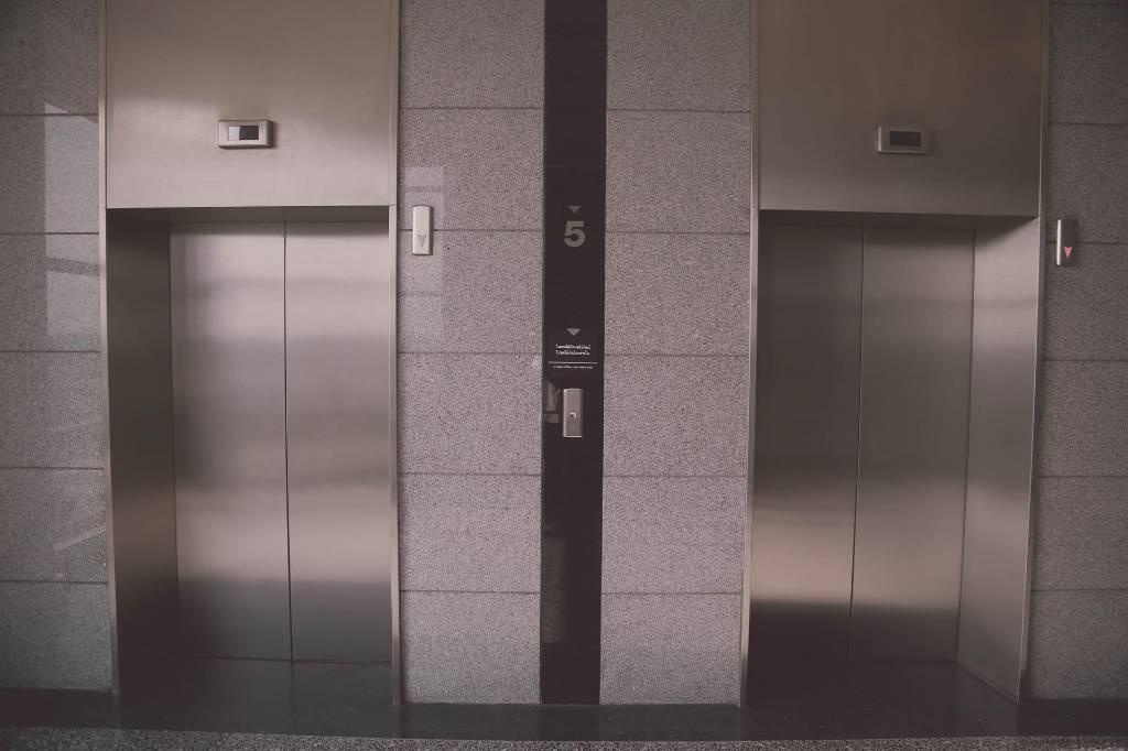 В московской многоэтажке рухнул лифт с ребёнком внутри