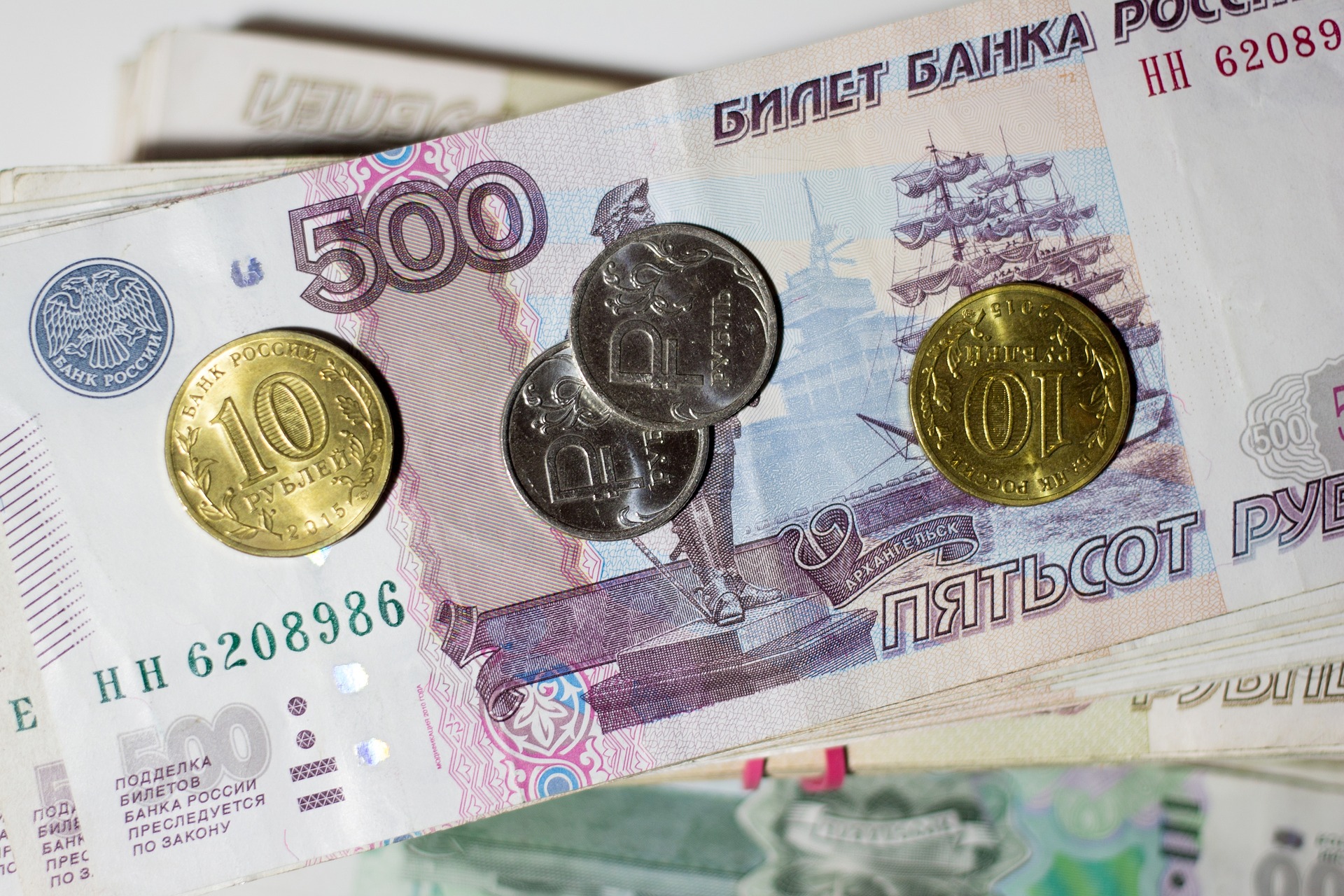 Эксперты оценили вероятность падения курса рубля к концу года