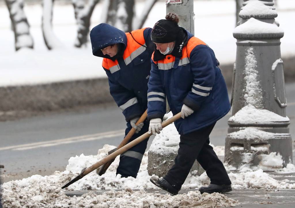 Воробьёв призвал все службы мобилизоваться во время снегопадов в Подмосковье