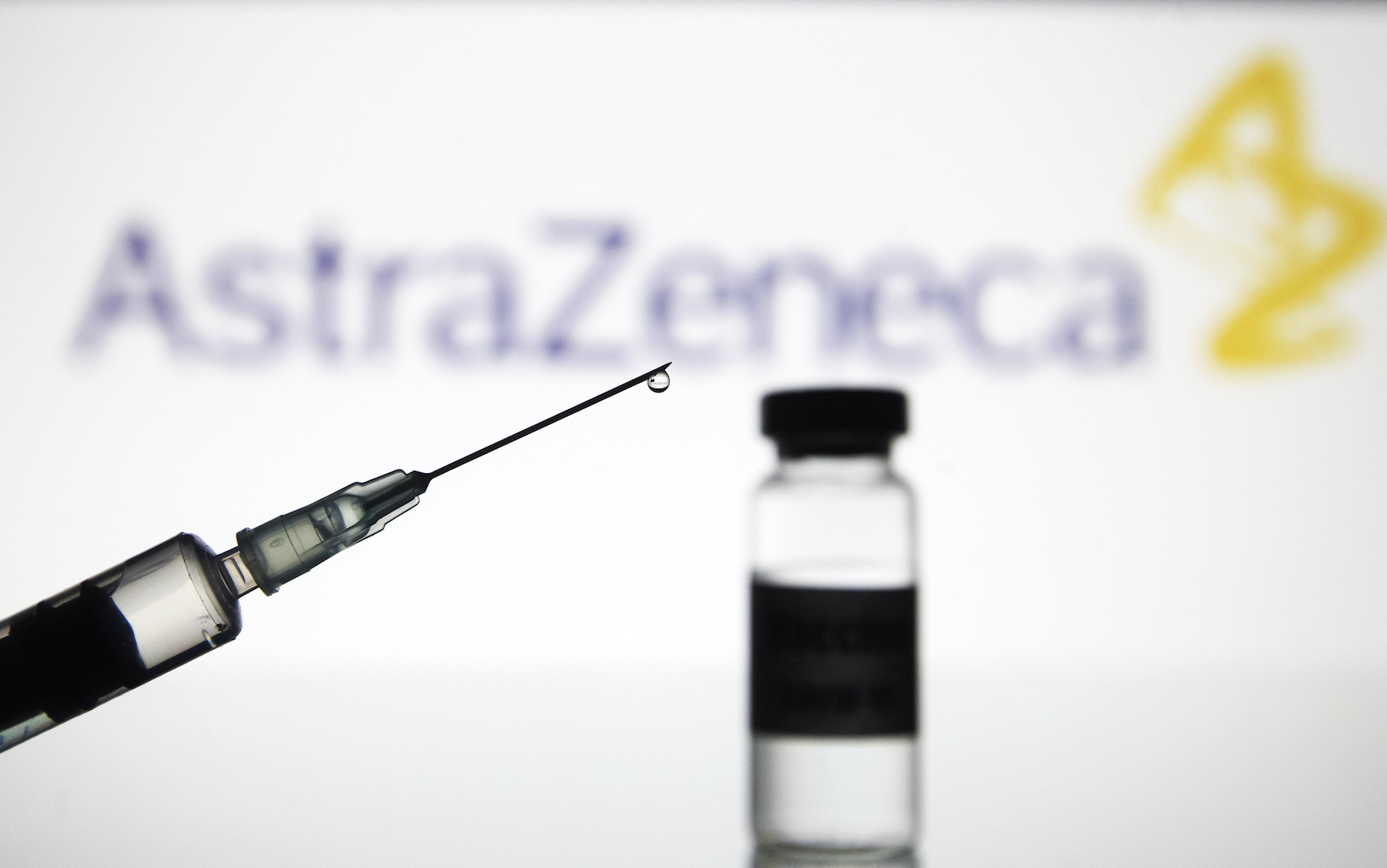 Вирусолог назвал очень низким показатель эффективности оксфордской вакцины, которым похвасталась AstraZeneca