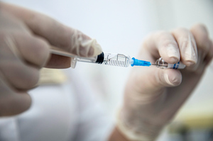 Попова рассказала, как работает вакцина от коронавируса. Это не "скафандр" от инфекции