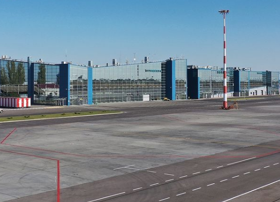 Вертолёт таможенников зацепил мачту освещения в аэропорту Волгограда