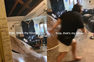 Видео как из лучших фильмов-катастроф: ураган сорвал крышу с дома блогера, когда он вёл прямой эфир