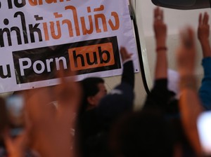 В Таиланде устроили акцию протеста из-за блокировки Pornhub
