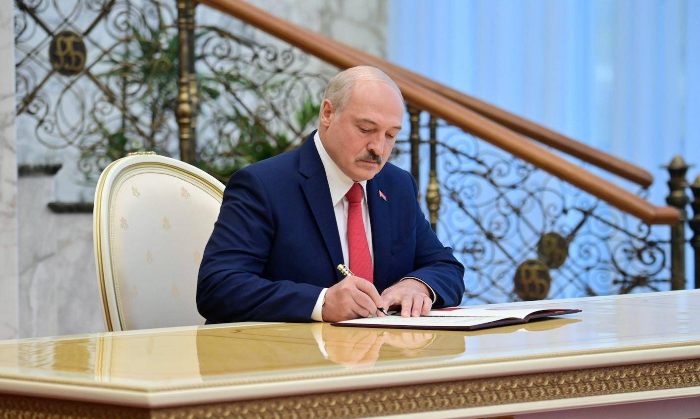 "Не надо нам возить заразу". Лукашенко распорядился не пускать в страну уехавших во время пандемии