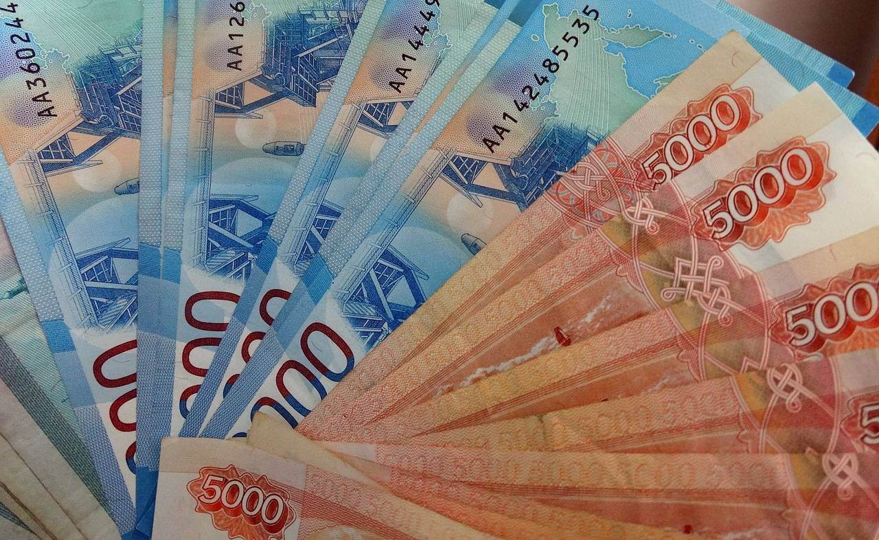 Россияне запаслись наличными на 12 триллионов рублей на фоне пандемии
