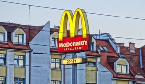 В туалете McDonald's в Москве нашли тело мужчины