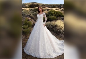 Невеста хотела отменить свадьбу, когда поняла, как её платье из онлайн-магазина выглядит на самом деле