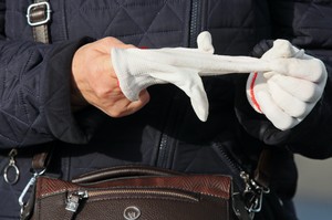 Вирусолог заявил, что перчатки не спасают от заражения, а наоборот. И речь не только о коронавирусе