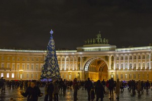 Санкт-Петербург начали украшать к Новому году