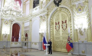 Путин подписал закон о приоритете Конституции России над нормами международного права