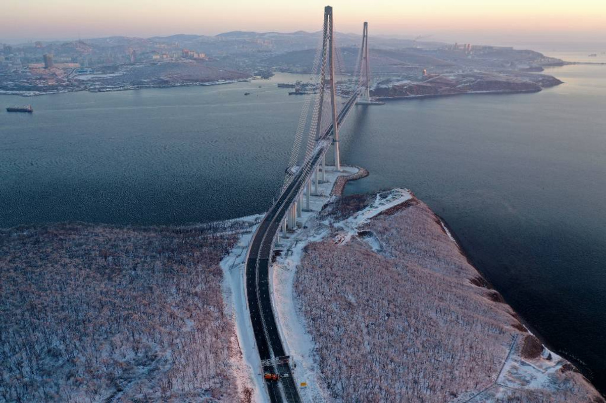 Стало известно, когда во Владивостоке откроется мост на остров Русский