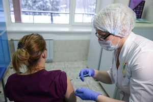 Записаться на прививку от ковида в Москве теперь можно в мобильных приложениях