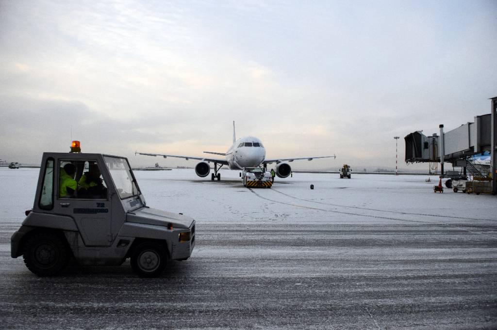 Самолёт с мёртвым пассажиром на борту экстренно сел в Екатеринбурге