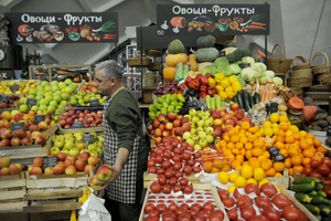Немерюк не ожидает дефицита яблок и томатов в Москве после запрета поставок из Азербайджана