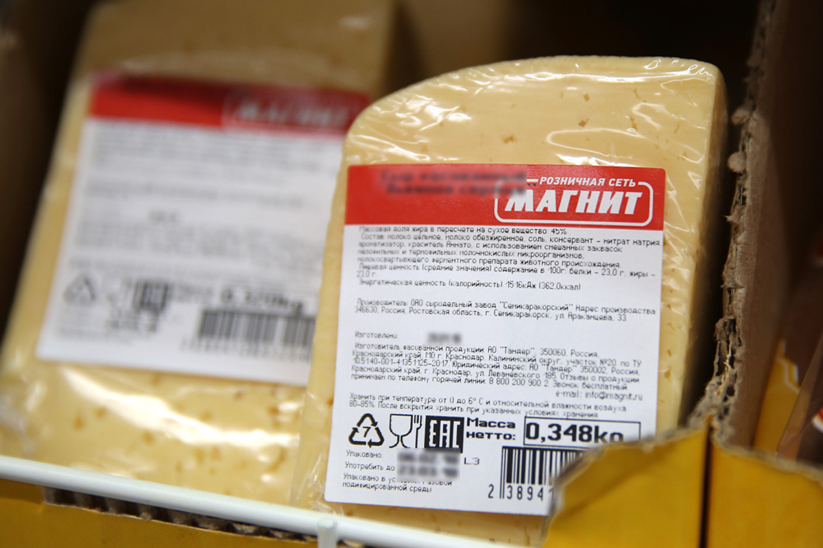 Запасы к празднику. Какие продукты для новогоднего стола выгодно купить в  