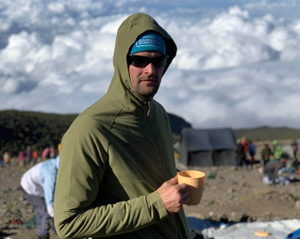 Одежда альпиниста превратилась в ледышку, и это всего за 7 часов восхождения на Килиманджаро — фото