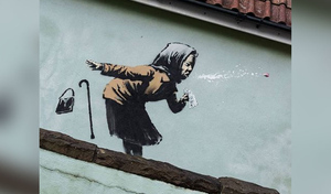 Бэнкси создал новые граффити с чихающей бабушкой и чуть не лишился анонимности