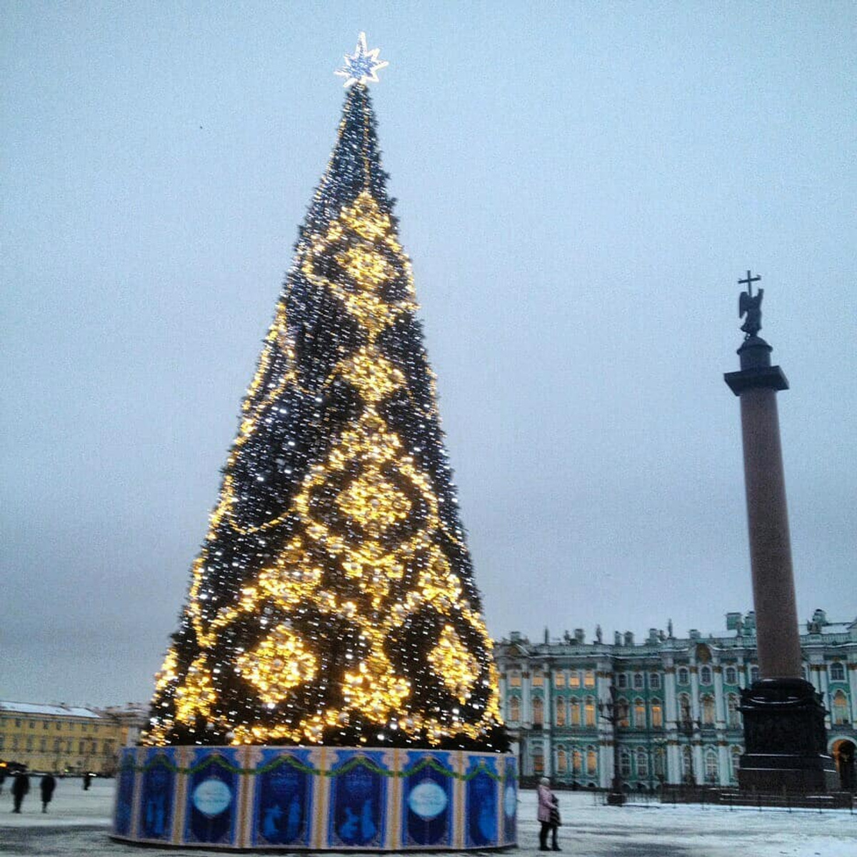 Вспыхнула Новогодняя Елка Вспыхнула Новогодняя Елка