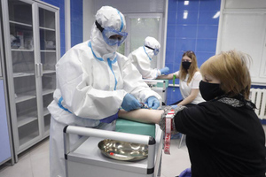 Попова рассказала, у кого из работников чаще других выявляют коронавирус 