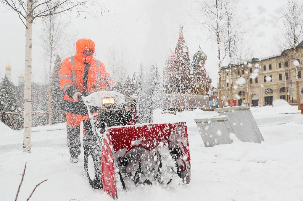 Москва к снегу готова