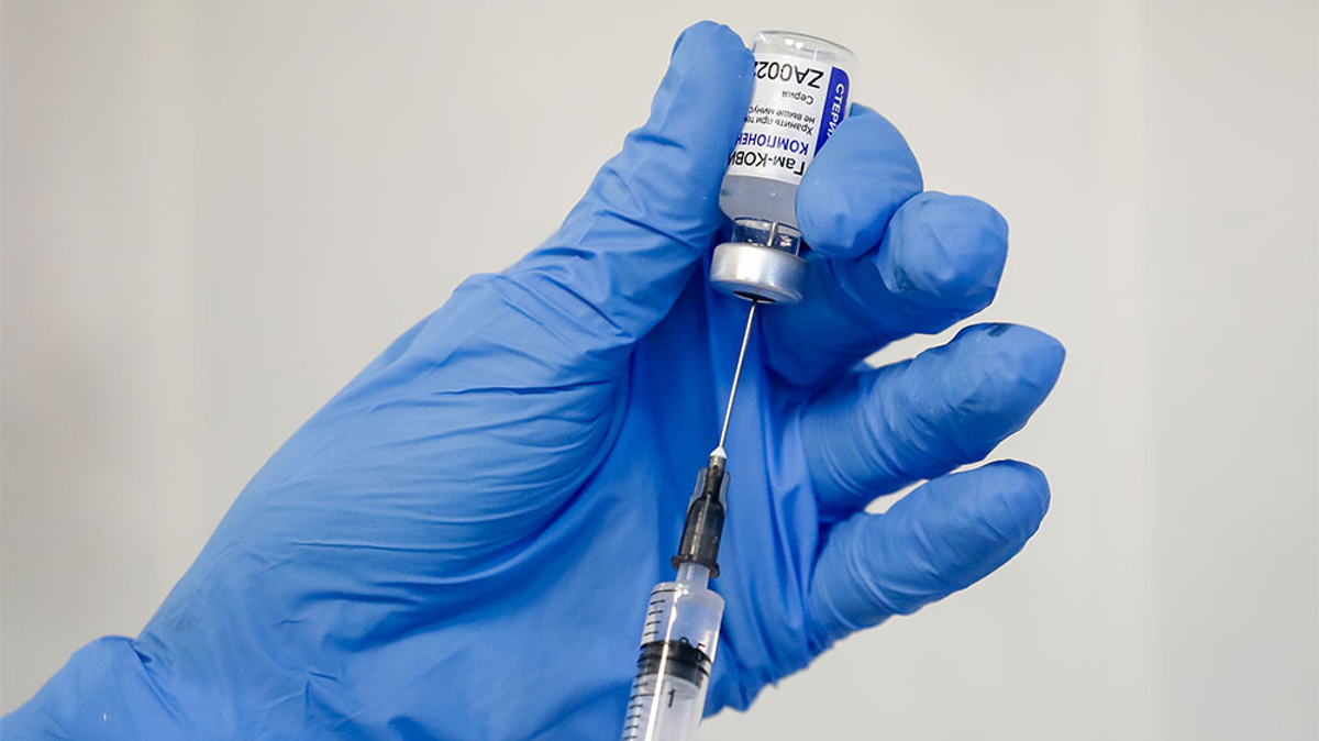 Вакцинацию от коронавируса запустили по всей России