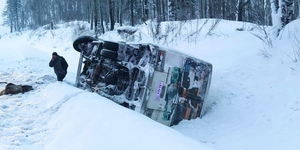 Под Новокузнецком опрокинулся вахтовый автобус, пострадало восемь человек