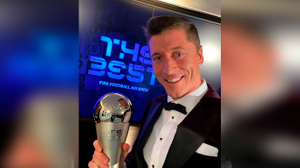 Нападающий "Баварии" Роберт Левандовский стал лучшим футболистом 2020 года