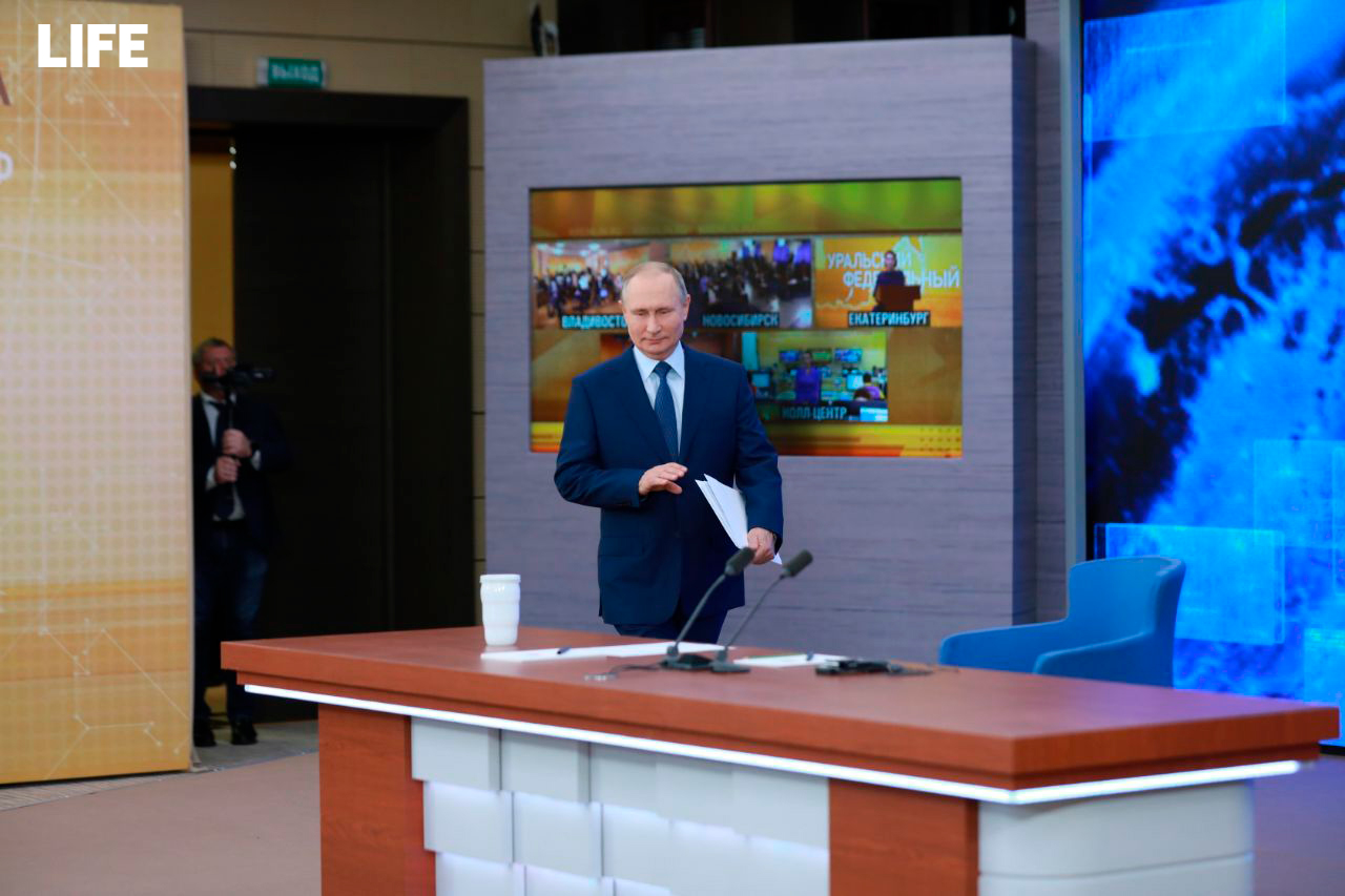 Путин рассказал о социальной дистанции при общении с коллегами