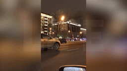 В Москве горит здание Мосгоргеотреста. Внутри может находиться человек — видео