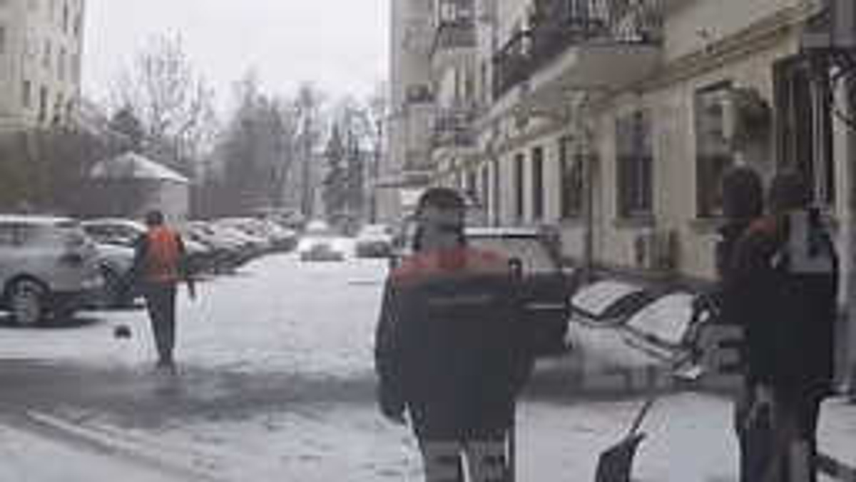 Вакансию дворника сторожа. В центре Москвы произошла стрельба. Случай в Кропоткинском переулке. Охранники обстреливают солью.