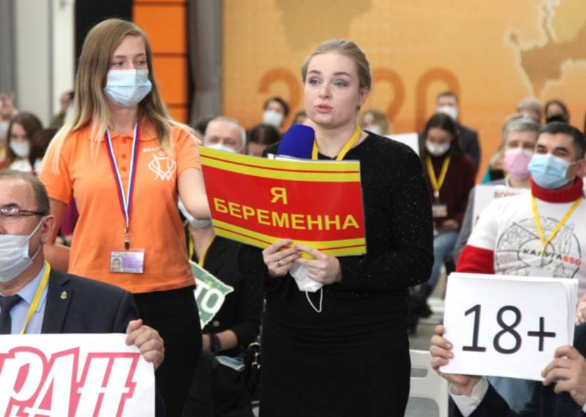 Обвинённая во лжи рязанская журналистка объяснила свой скандальный плакат на пресс-конференции Путина