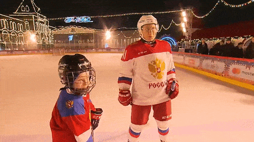 На коньках рядом с президентом. Путин выполнил новогоднее желание мальчика из Челябинска