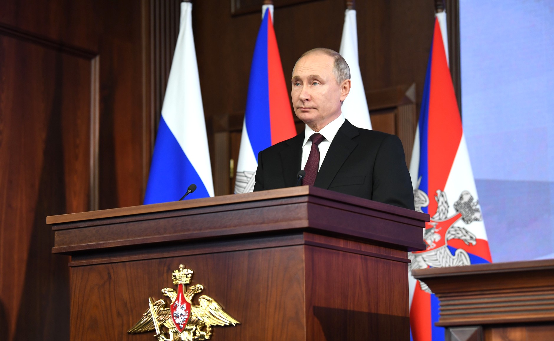 Путин поблагодарил победителей Лидеров России за помощь жителям Донбасса