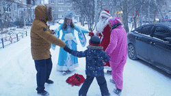 Лётчик — Герой России попробовал себя в роли Деда Мороза — видео