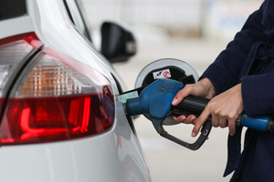 Путин — о ценах на бензин: С потребителями нельзя хулиганить
