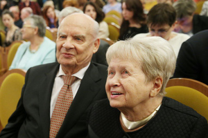 Пахмутова и её муж Добронравов госпитализированы с ковидом