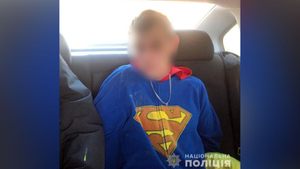 На Украине мужчина в костюме Супермена задушил знакомого, а потом зарезал его сожительницу и мать