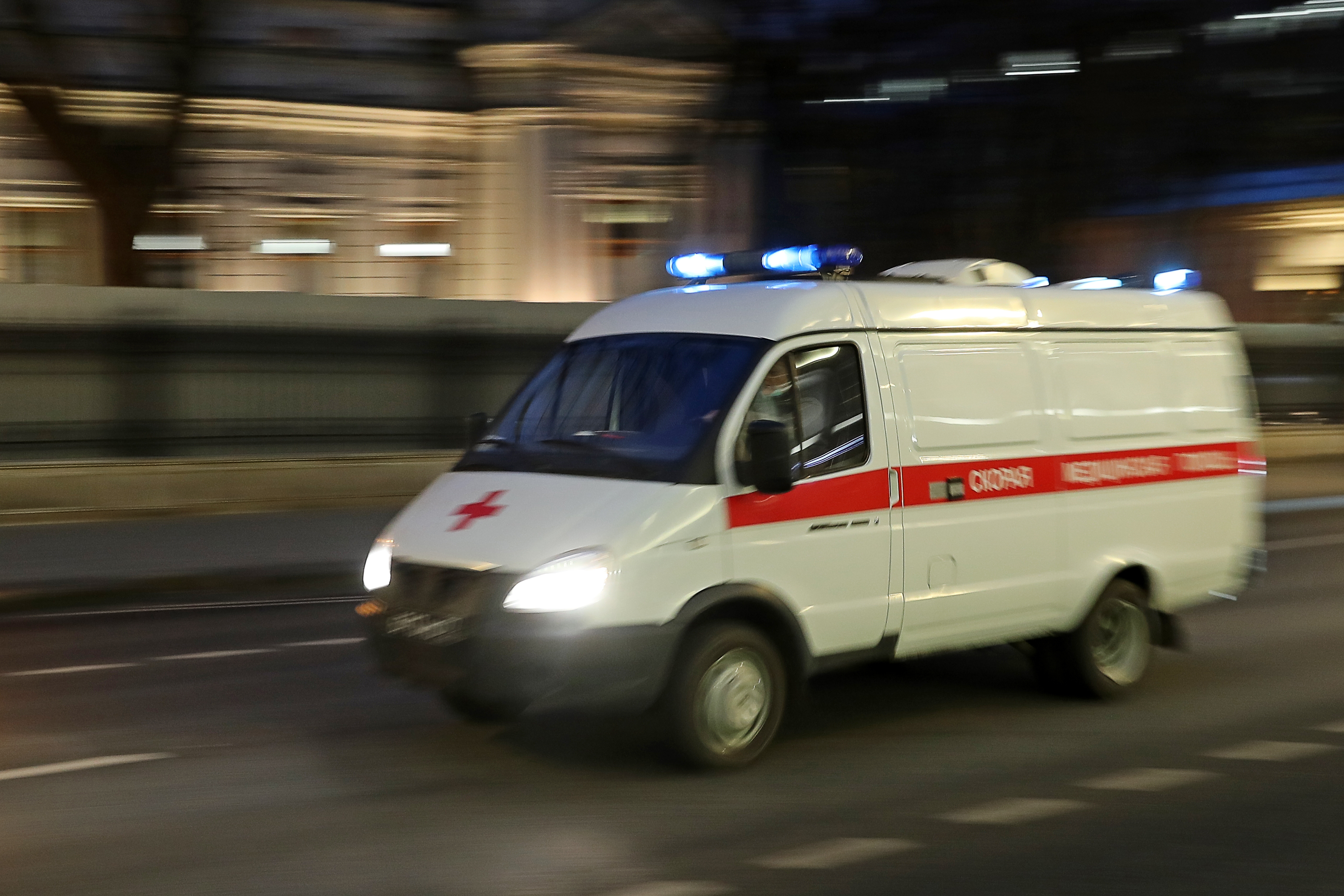 В Подмосковье грузовик влетел в семь стоящих в пробке авто, один человек погиб