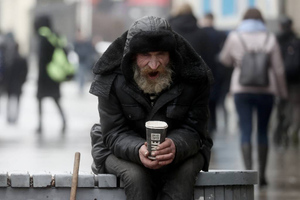 На снижение уровня бедности в России потратят более 15 триллионов рублей