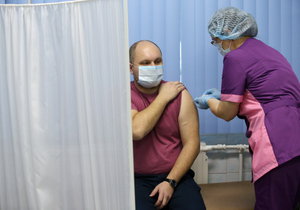 В центре Гамалеи назвали условие, при котором можно стать донором плазмы после вакцинации от коронавируса