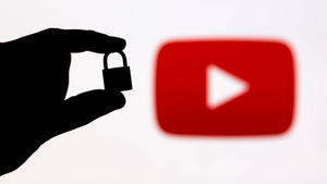 YouTube могут заблокировать, хотя год назад от этого отказывались. Что изменилось в отношениях Google и России?