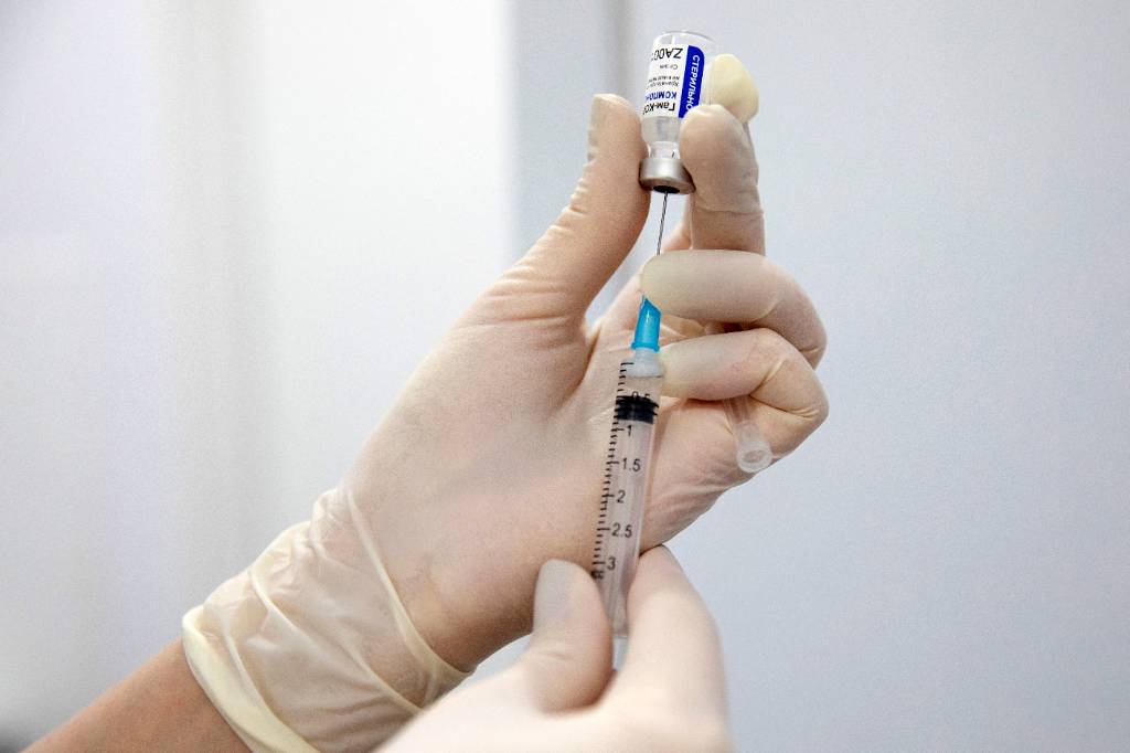 В центре Гамалеи заявили об отсутствии тяжёлых аллергических реакций на вакцину 