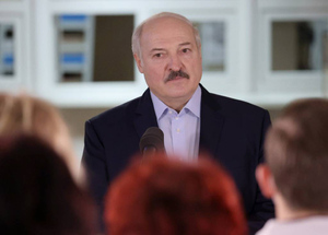 "Я отношусь к скептикам". Лукашенко отказался прививаться от коронавируса