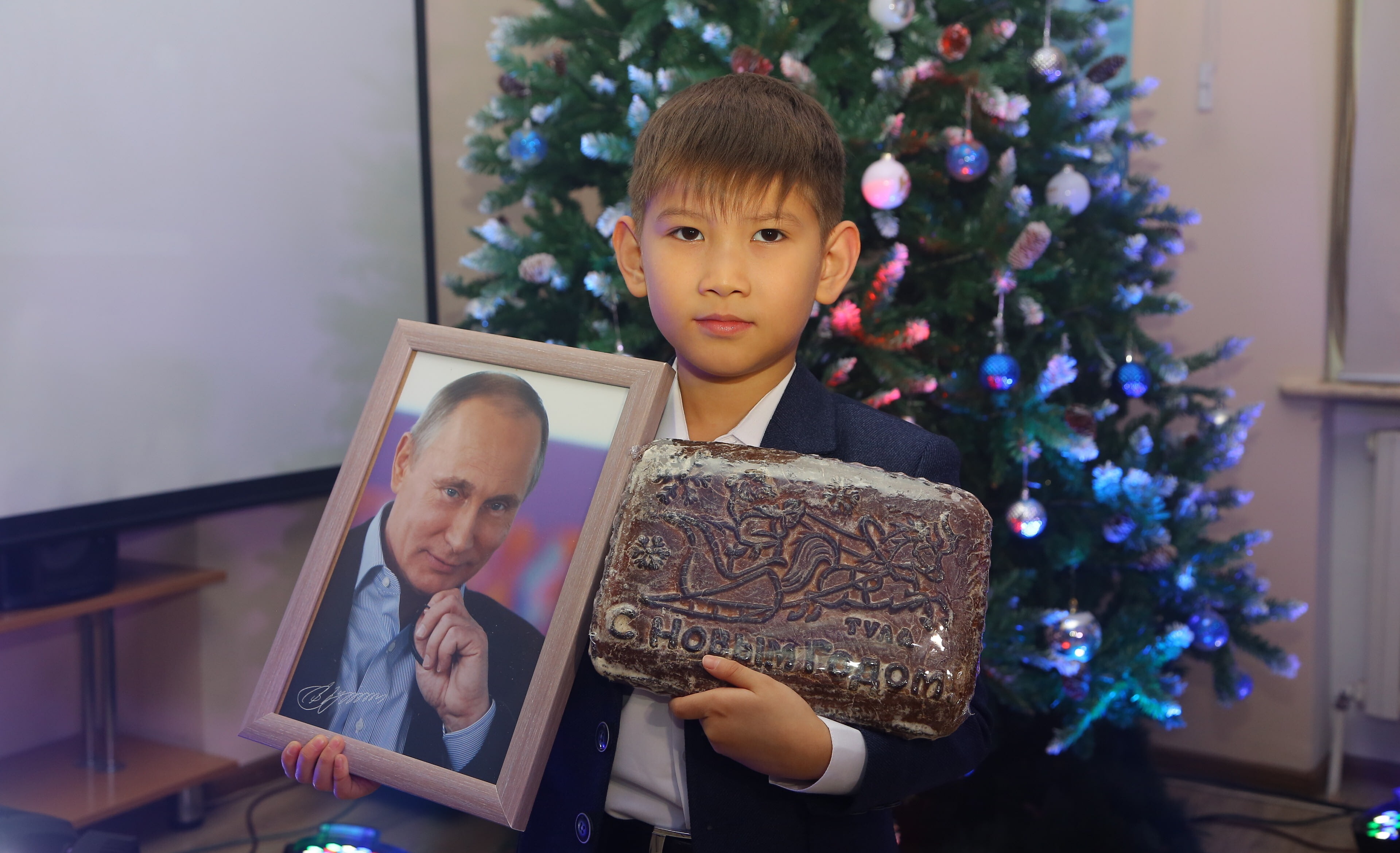 Попросивший у Путина на Новый год акции "Газпрома" школьник получил подарок из Кремля