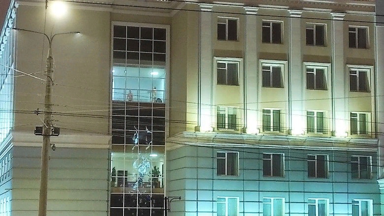 В здании Правительства Удмуртии заметили голых мужчин. 