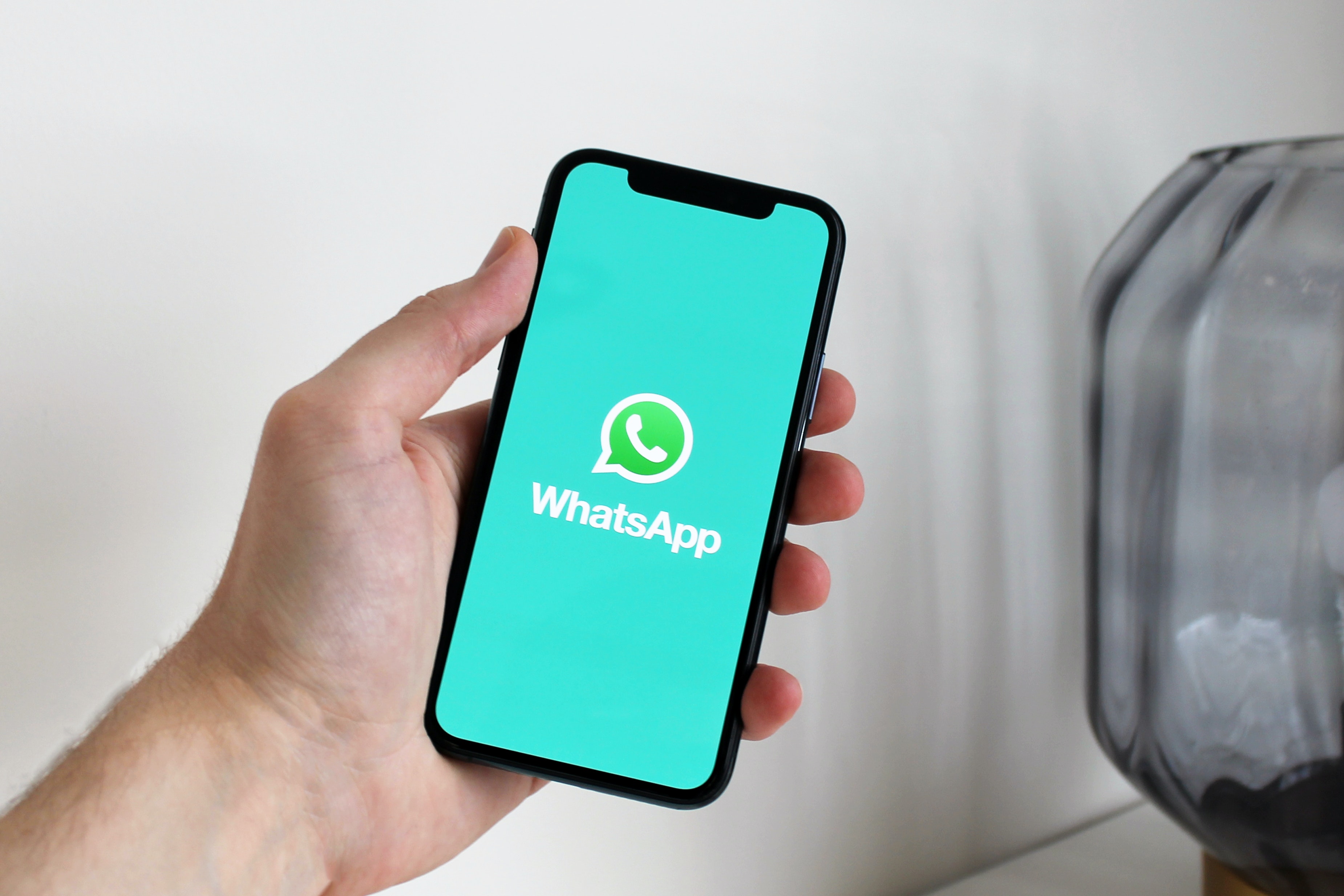 WhatsApp перестанет работать на некоторых смартфонах с 2021 года