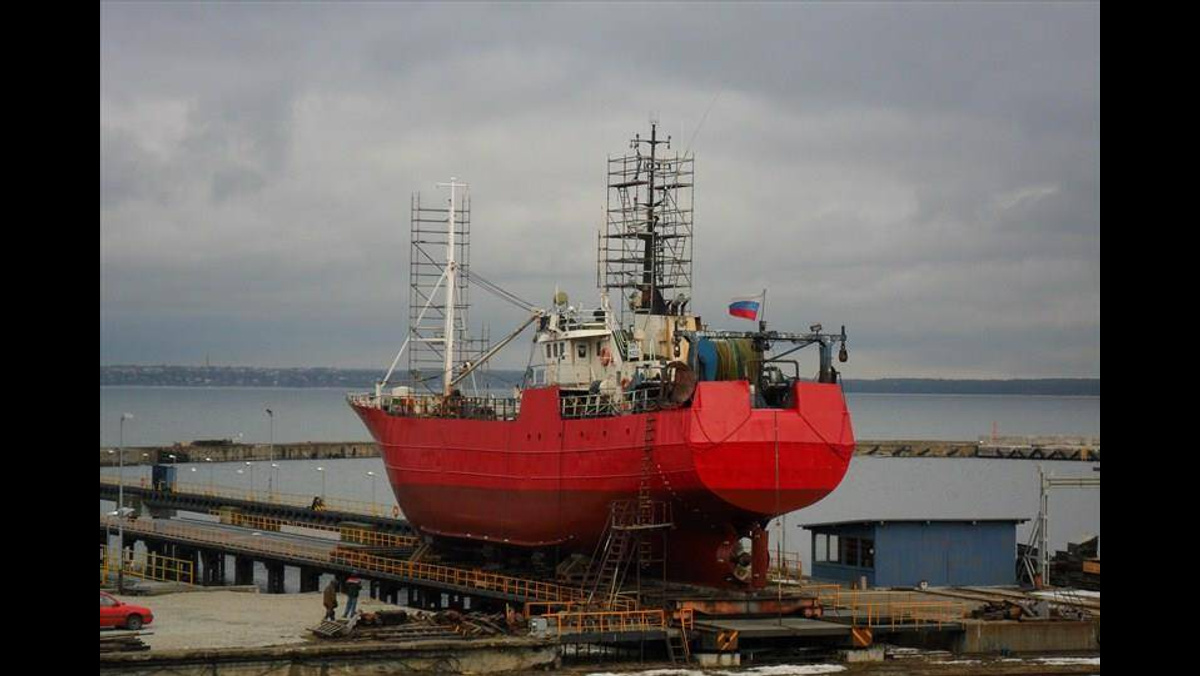 Онега 400. Рыболовное судно Онега. Онега судно Мурманск. Рыболовецкое судно Онега. Рыболовное судно Онега Баренцево море.