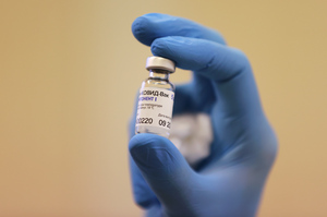 Киев назвал гибридным оружием российскую вакцину от коронавируса